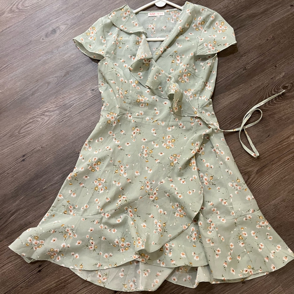 Pastel green dress from Romwe size 6-medium